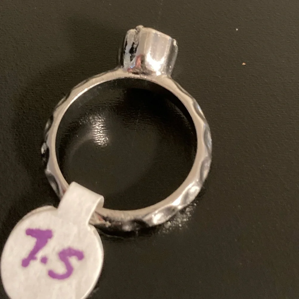 Silver tone solitaire size 7.5